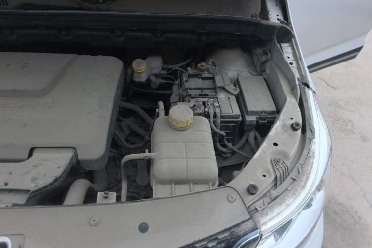 Used Baojun 730 2016 1.5L Manual Comfort Version 7 Seats China V Emission Standard Engine Bay Left