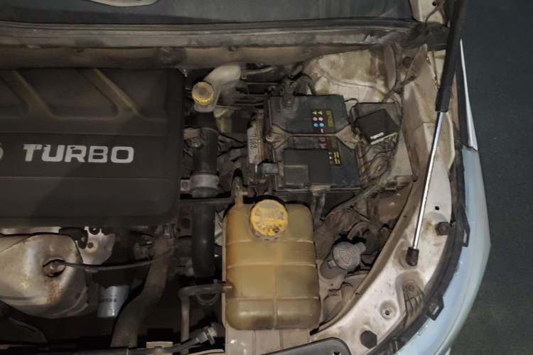 Used Baojun 730 2016 1.5T Manual Luxury Edition 7 Seats Engine Bay Left
