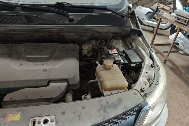 Used Baojun 730 2016 1.5L Manual Comfort Version 7 Seats China V Emission Standard Engine Bay Left
