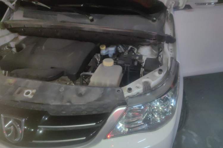 Used Baojun 730 2016 Revised 1.5L Manual Standard Version 7 Seats China V Emission Standard Engine Bay Left