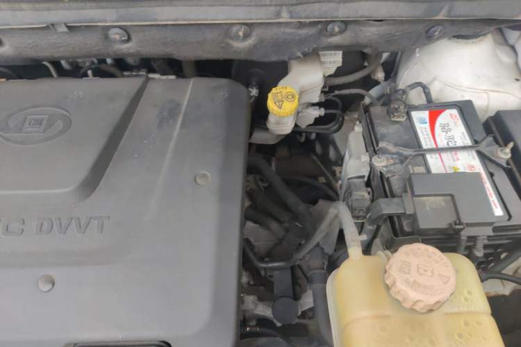 Used Baojun 730 2016 1.5T Manual Standard Version 7 Seats Engine Bay Left