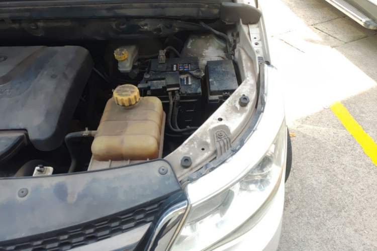 Used Baojun 730 2016 1.5L Manual Comfort Version 7 Seats China V Emission Standard Engine Bay Left