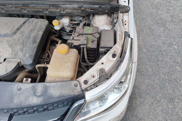 Used Baojun 730 2016 1.5L Manual Standard Version 7 Seats Engine Bay Left