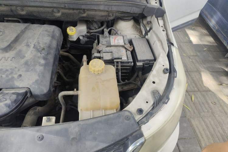 Used Baojun 730 2016 1.5L Manual Comfort Version 7 Seats China V Emission Standard Engine Bay Left