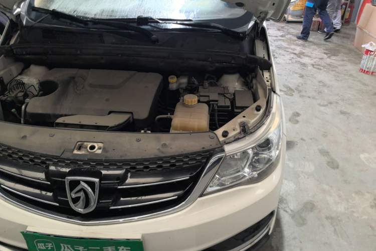 Used Baojun 730 2016 Revised 1.5L Manual Standard Version 7 Seats China V Emission Standard Engine Bay Left
