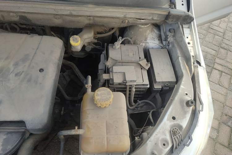 Used Baojun 730 2016 1.5L Manual Standard Version 7 Seats Engine Bay Left
