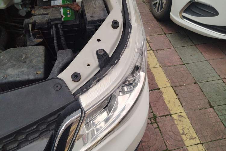 Used Baojun 730 2016 1.8L iAMT Luxury Model 7 Seats Engine Bay Left