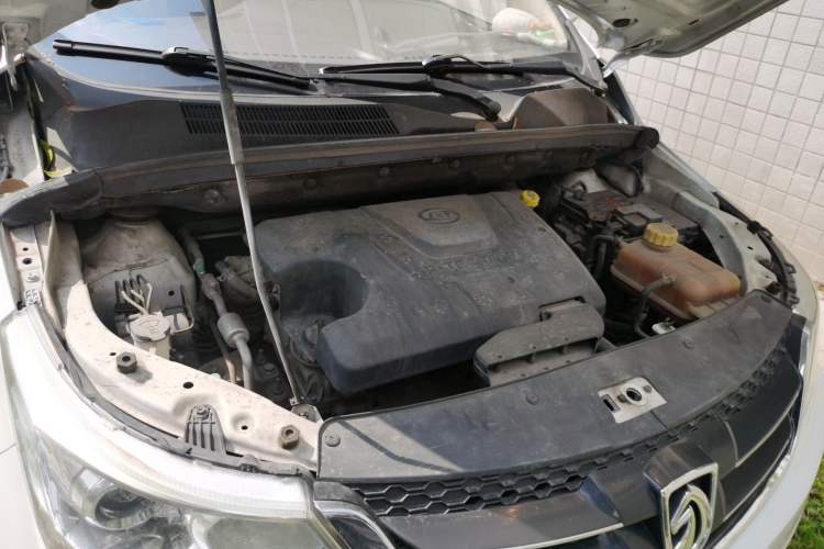 Used Baojun 730 2016 Revised 1.5L Manual Standard Version 7 Seats China V Emission Standard Engine Bay Left