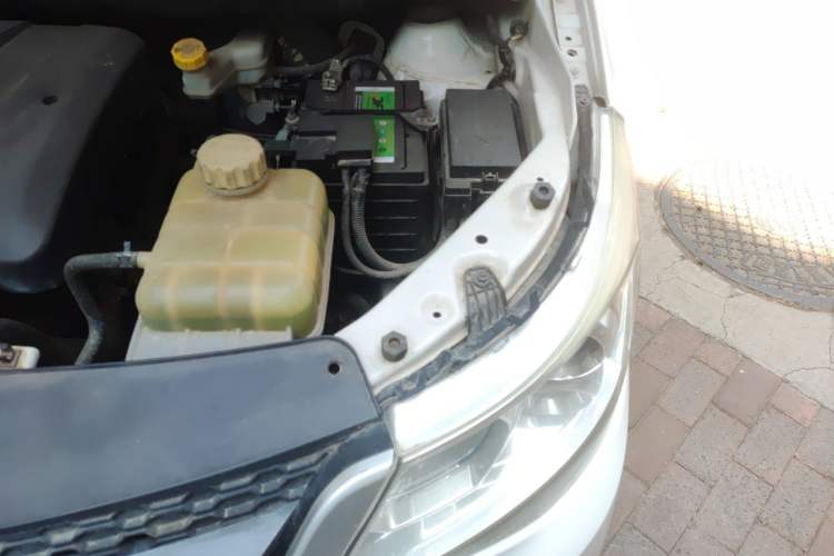 Used Baojun 730 2016 Revised 1.5L Manual Standard Version 7 Seats China V Emission Standard Engine Bay Left