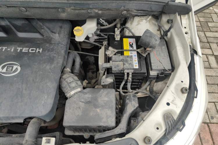 Used Baojun 730 2016 1.8L Manual Luxury Edition 7 Seats Engine Bay Left