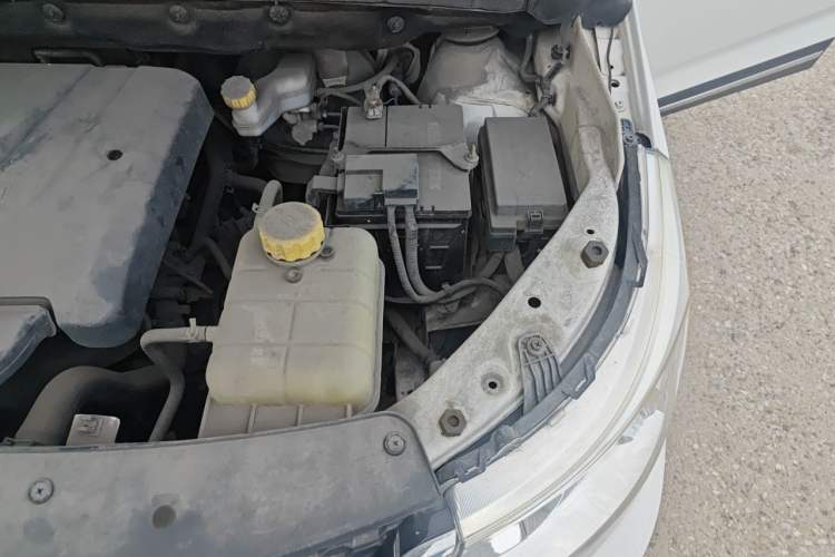 Used Baojun 730 2016 1.5L Manual Comfort Version 7 Seats China V Emission Standard Engine Bay Left