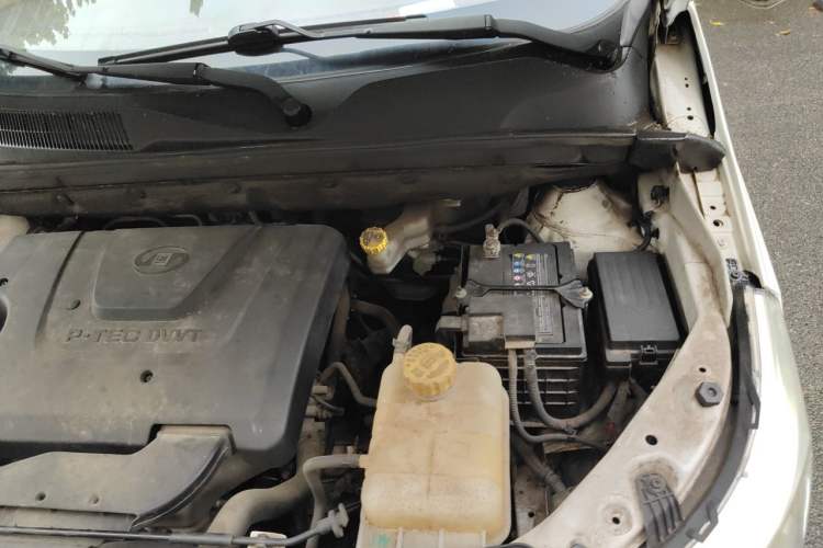 Used Baojun 730 2016 1.5L Manual Comfort Version 7 Seats China V Emission Standard Engine Bay Left