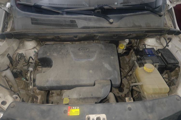 Used Baojun 730 2016 1.5L Manual Comfort Version 7 Seats China V Emission Standard Engine Bay