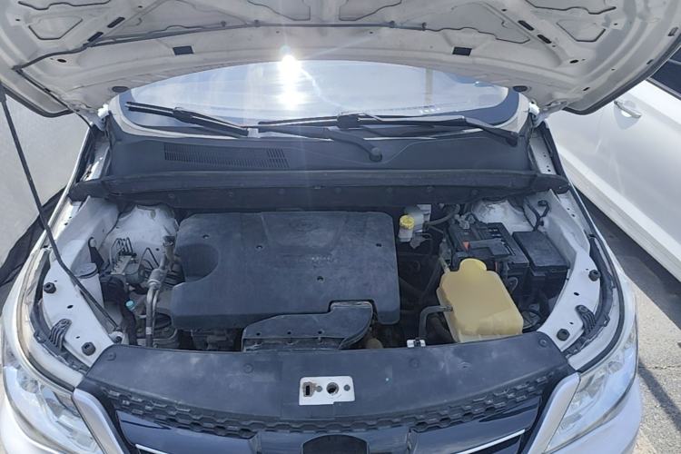 Used Baojun 730 2016 Revised 1.5L Manual Standard Version 7 Seats China V Emission Standard Engine Bay