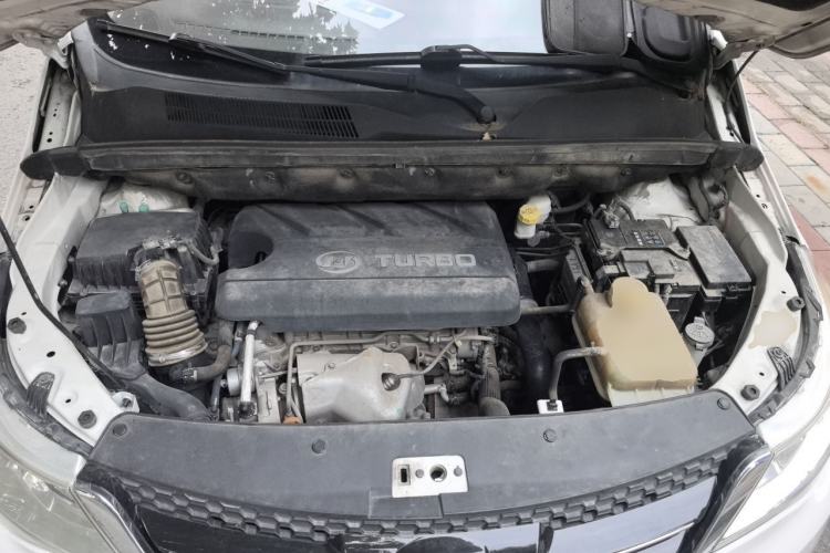 Used Baojun 730 2016 1.5T Manual Comfort Version 7 Seats Engine Bay