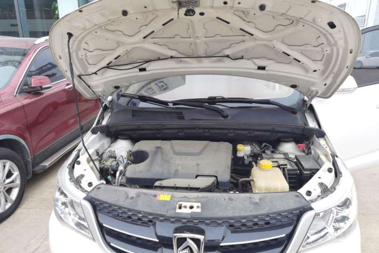 Used Baojun 730 2016 Revised Version 1.5L Manual Standard Model 5 Seats Engine Bay