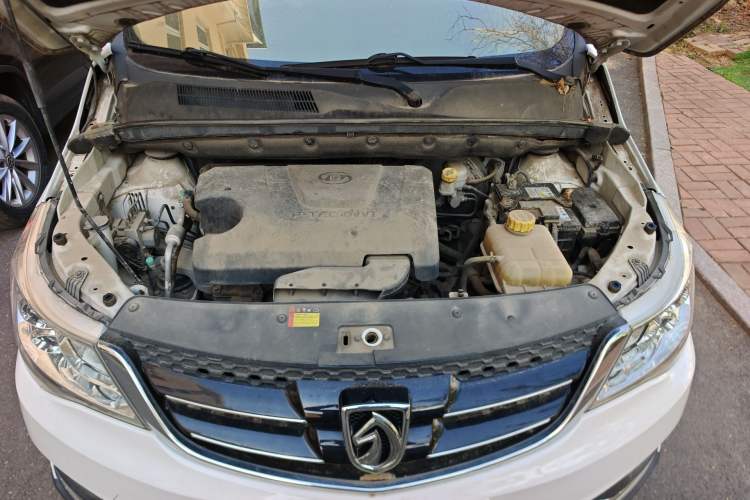Used Baojun 730 2016 1.5L Manual Comfort Version 7 Seats China V Emission Standard Engine Bay