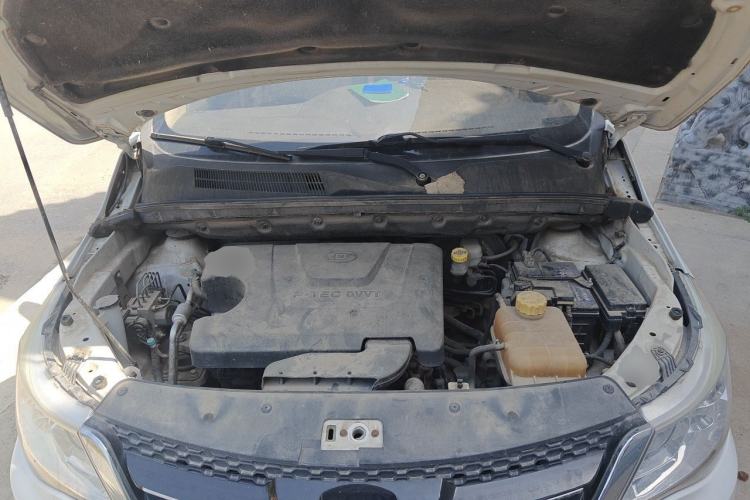 Used Baojun 730 2016 1.5L Manual Comfort Version 7 Seats China V Emission Standard Engine Bay