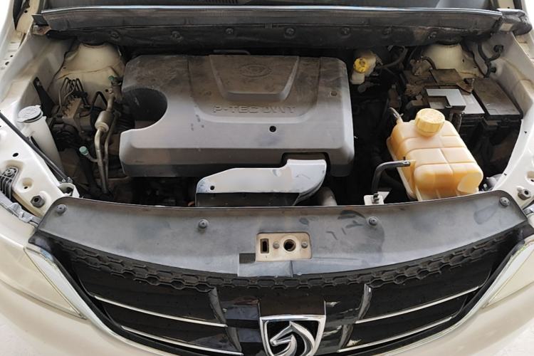Used Baojun 730 2016 1.5L Manual Comfort Version 7 Seats China V Emission Standard Engine Bay