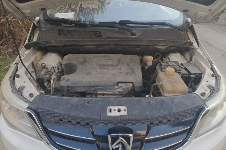 Used Baojun 730 2016 1.5L Manual Luxury Edition 7 Seats Engine Bay
