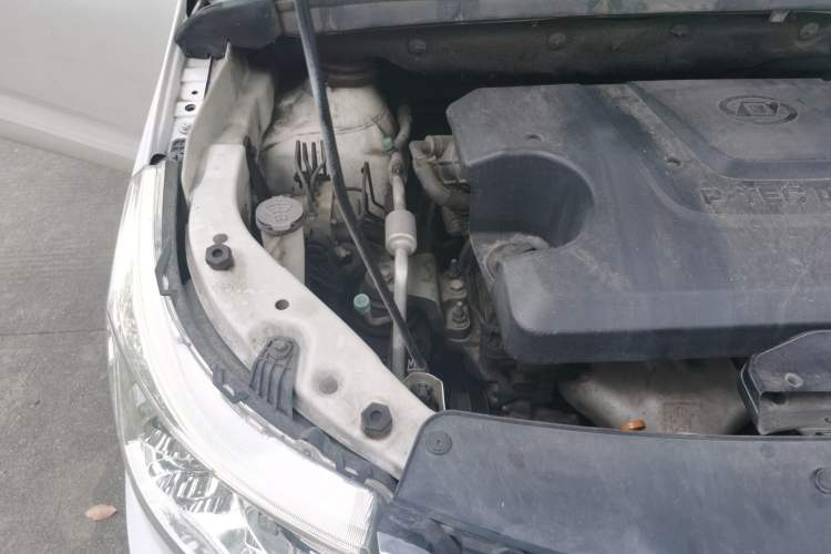Used Baojun 730 2016 1.5L Manual Standard Version 7 Seats Engine Bay Right