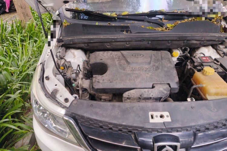 Used Baojun 730 2016 1.5L Manual Comfort Version 7 Seats China V Emission Standard Engine Bay Right