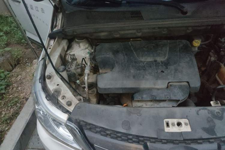 Used Baojun 730 2016 1.5L Manual Comfort Version 7 Seats China V Emission Standard Engine Bay Right