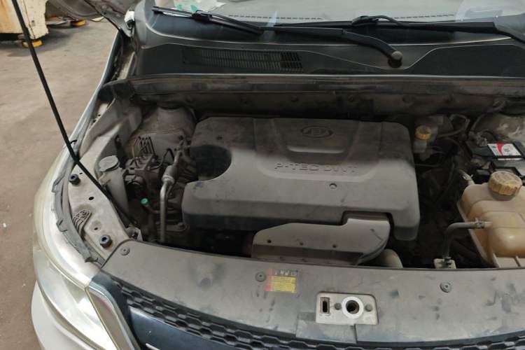 Used Baojun 730 2016 1.5L Manual Comfort Version 7 Seats China V Emission Standard Engine Bay Right