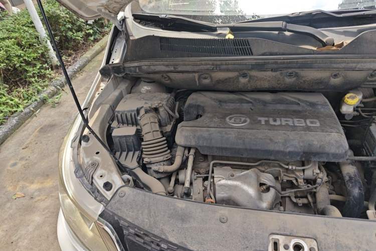 Used Baojun 730 2016 1.5T Manual Standard Version 7 Seats Engine Bay Right
