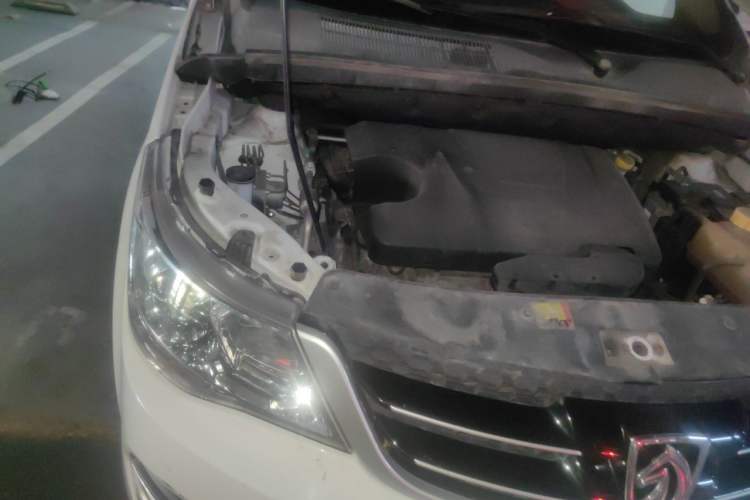 Used Baojun 730 2016 Revised 1.5L Manual Standard Version 7 Seats China V Emission Standard Engine Bay Right