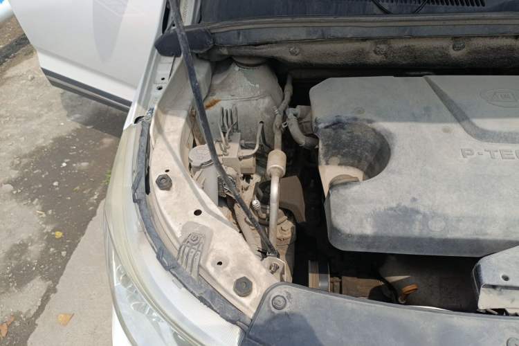 Used Baojun 730 2016 1.5L Manual Comfort Version 7 Seats China V Emission Standard Engine Bay Right