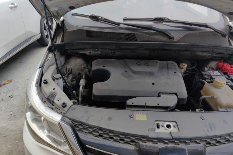 Used Baojun 730 2016 1.5L Manual Comfort Version 7 Seats China V Emission Standard Engine Bay Right