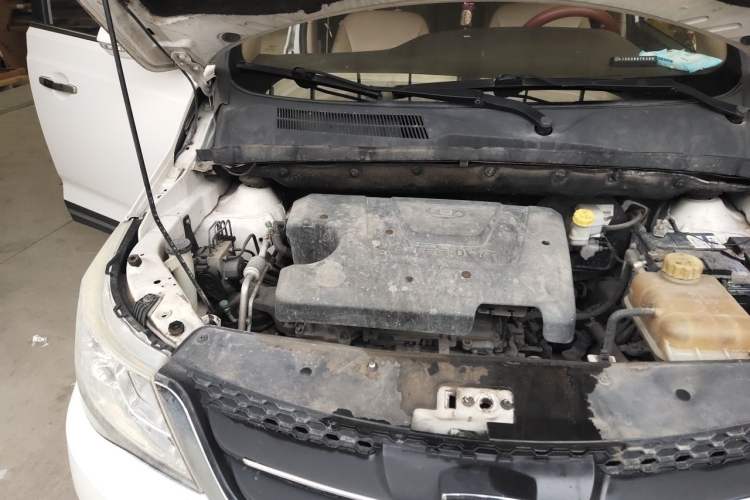 Used Baojun 730 2016 1.5L Manual Comfort Version 7 Seats China V Emission Standard Engine Bay Right