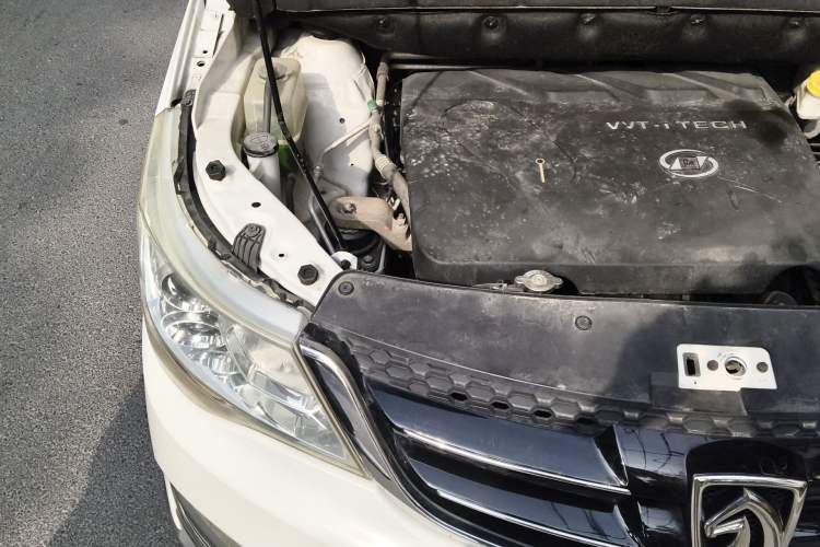Used Baojun 730 2016 1.8L iAMT Luxury Model 7 Seats Engine Bay Right