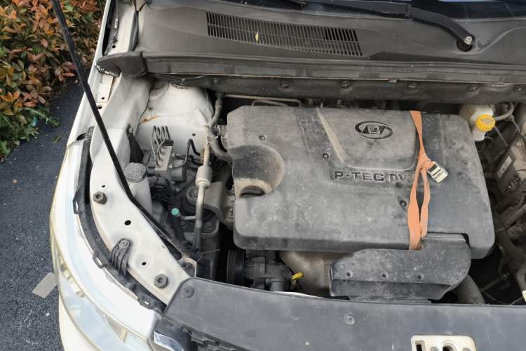 Used Baojun 730 2016 1.5L Manual Comfort Version 7 Seats China V Emission Standard Engine Bay Right