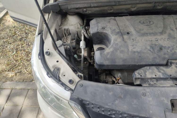 Used Baojun 730 2016 1.5L Manual Comfort Version 7 Seats China V Emission Standard Engine Bay Right
