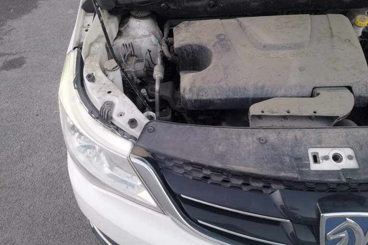 Used Baojun 730 2016 Revised 1.5L Manual Standard Version 7 Seats China V Emission Standard Engine Bay Right