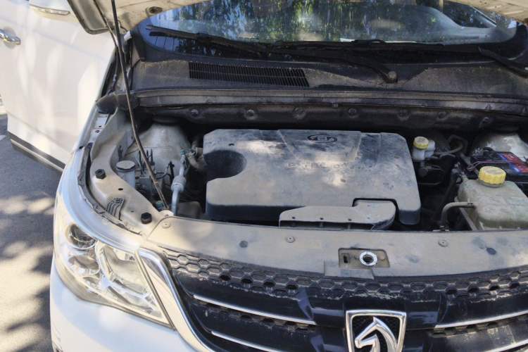Used Baojun 730 2016 1.5L Manual Comfort Version 7 Seats China V Emission Standard Engine Bay Right