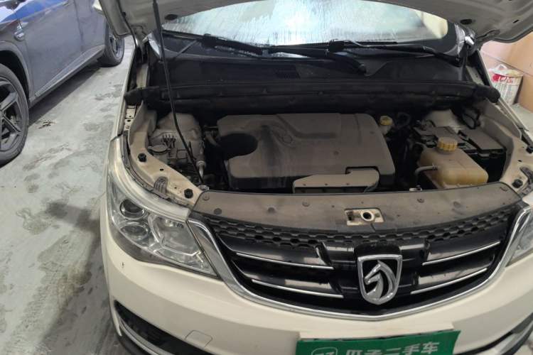 Used Baojun 730 2016 Revised 1.5L Manual Standard Version 7 Seats China V Emission Standard Engine Bay Right