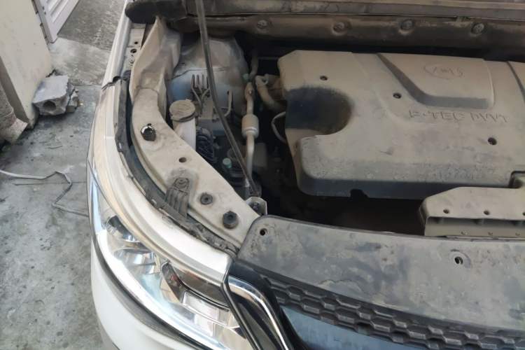 Used Baojun 730 2016 1.5L Manual Comfort Version 7 Seats China V Emission Standard Engine Bay Right
