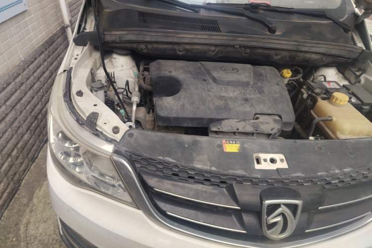Used Baojun 730 2016 1.5L Manual Comfort Version 7 Seats China V Emission Standard Engine Bay Right