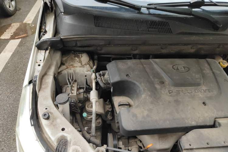 Used Baojun 730 2016 1.5L Manual Comfort Version 7 Seats China V Emission Standard Engine Bay Right