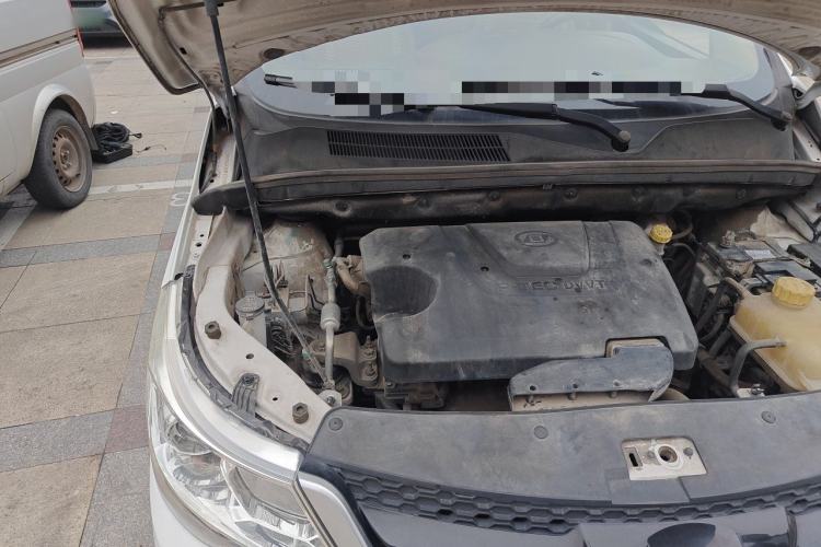 Used Baojun 730 2016 Revised 1.5L Manual Standard Version 7 Seats China V Emission Standard Engine Bay Right