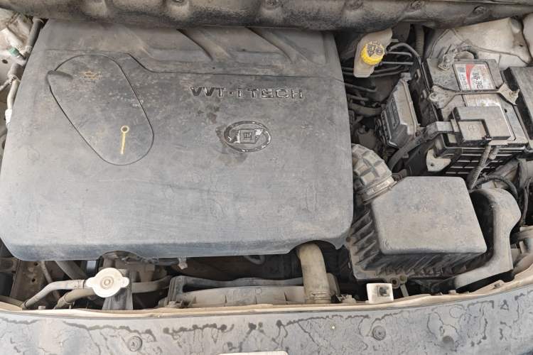 Used Baojun 730 2016 1.8L iAMT Luxury Model 7 Seats Engine Bay
