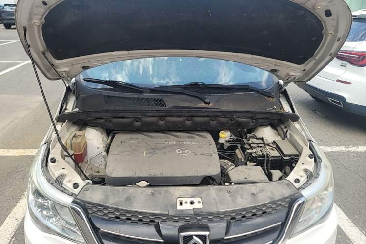 Used Baojun 730 2016 1.8L iAMT Comfort Version 7 Seats Engine Bay
