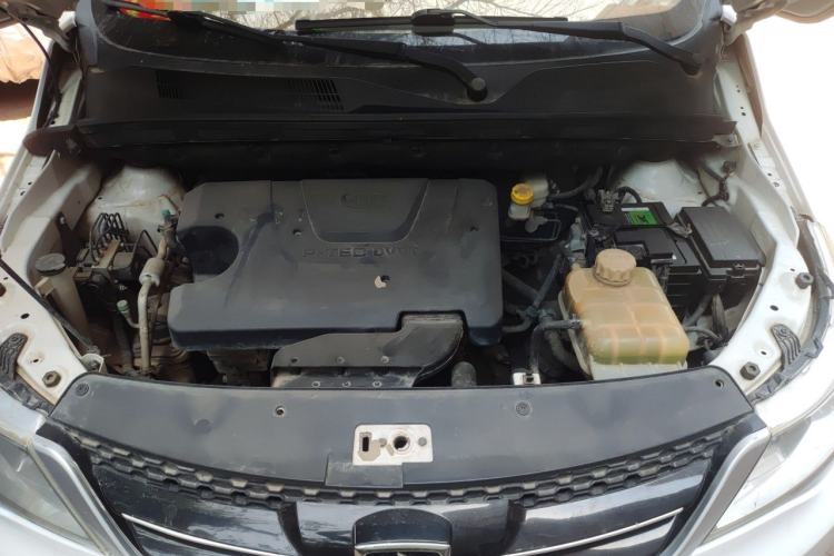 Used Baojun 730 2016 Revised 1.5L Manual Standard Version 7 Seats China V Emission Standard Engine Bay