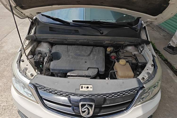 Used Baojun 730 2016 1.5L Manual Comfort Version 7 Seats China V Emission Standard Engine Bay