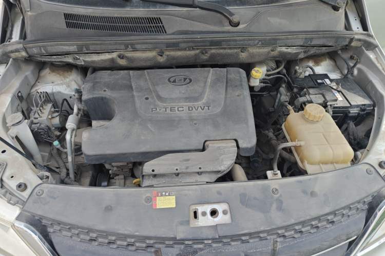 Used Baojun 730 2016 1.5L Manual Comfort Version 7 Seats China V Emission Standard Engine Bay