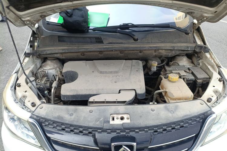 Used Baojun 730 2016 1.5L Manual Comfort Version 7 Seats China V Emission Standard Engine Bay