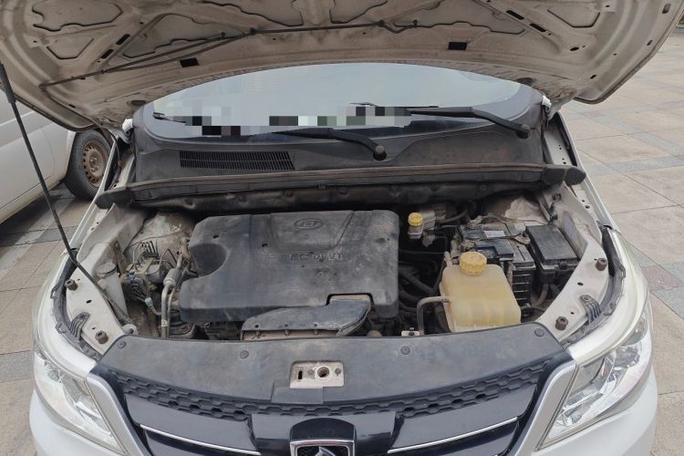 Used Baojun 730 2016 Revised 1.5L Manual Standard Version 7 Seats China V Emission Standard Engine Bay